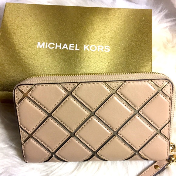 Michael Kors Blush Pink and Gold Wristlet Wallet NWOT - Picture 1 of 11